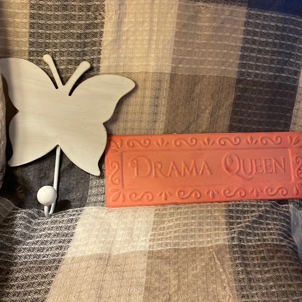 Drama queen Sign & 2 butterflies with hook hangers-new with tags